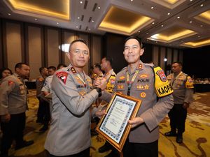 Polres Jombang Sabet 2 Penghargaan dari Kapolda Jatim Polres Jombang Sabet 2 Penghargaan dari Kapolda Jatim