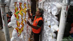 Karya Seni dari Limbah Galon Plastik ala UPS Badan Air