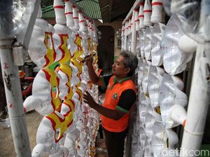 Karya Seni dari Limbah Galon Plastik ala UPS Badan Air Karya Seni dari Limbah Galon Plastik ala UPS Badan Air