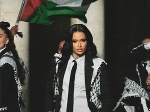 Kehlani Rilis Video Musik Bela Palestina, Kibarkan Bendera, Pakai Baju Keffiyeh Kehlani Rilis Video Musik Bela Palestina, Kibarkan Bendera, Pakai Baju Keffiyeh