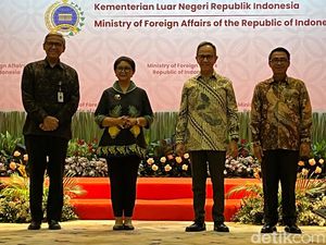 Cegah PMI-Diaspora dari Penipuan hingga Pinjol, Kemlu Gaet OJK dan PT Pos Cegah PMI-Diaspora dari Penipuan hingga Pinjol, Kemlu Gaet OJK dan PT Pos