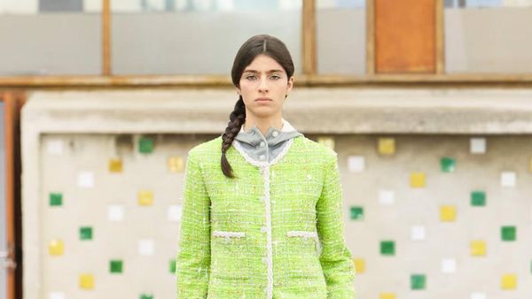 10 Koleksi Chanel Resort 2025, Busana Bertema Maritim Modern