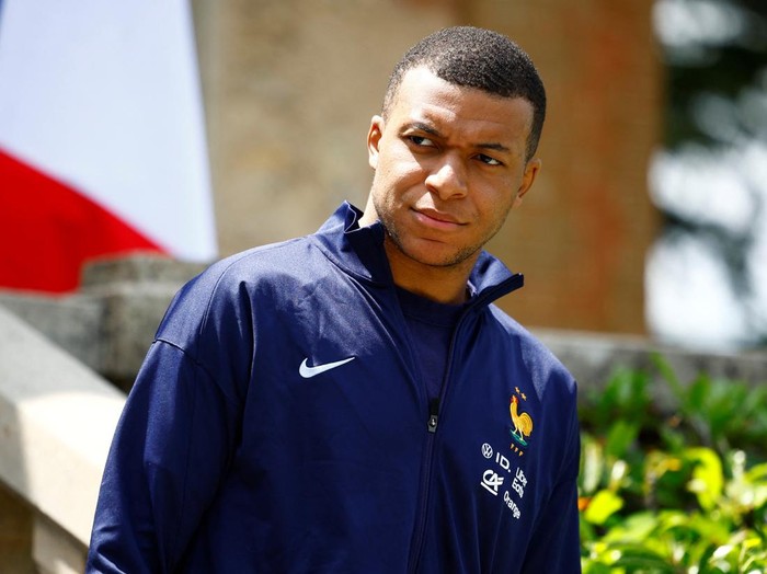 French soccer player Kylian Mbappe waits for the arrival of French President Emmanuel Macron for a lunch at their training camp ahead of the UEFA Euro 2024, in Clairefontaine-en-Yvelines, France, June 3, 2024. REUTERS/Sarah Meyssonnier/Pool