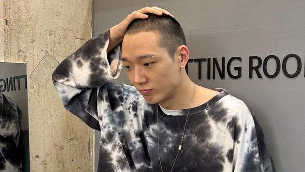 Laksanakan Wamil Hari Ini, Bobby iKON Pamer Kepala Plontos