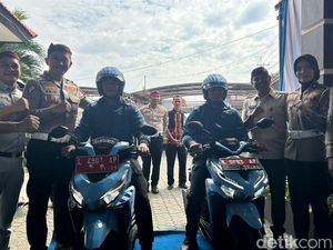 Samsat Dulur, Terobosan Ditlantas Polda Jatim Mudahkan Bayar Pajak Kendaraan Samsat Dulur, Terobosan Ditlantas Polda Jatim Mudahkan Bayar Pajak Kendaraan