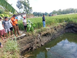 Nenek-Cucu Tewas Tenggelam di Kolam Bekas Galian C Karanganyar