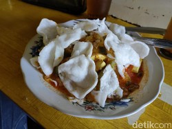 Lontong Kuah Khas Cianjur Sejak 1950, Racikannya Sederhana Tapi Nikmat