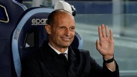 Massimiliano Allegri pernah sukses membawa scudetto untuk Milan pada musim 2010/2011. Kini namanya kembal dikaitkan usai masih menganggur sejak dipecat Juventus musim lalu. (Foto: REUTERS/Ciro De Luca)