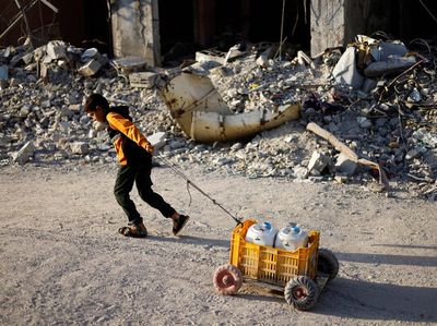 Melihat Perjuangan Anak Gaza Memperoleh Air Minum