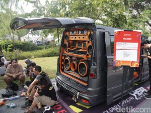 Modifikasi Elegan Daihatsu Luxio: Depan Ala Voxy, di Dalam Full Hiburan Modifikasi Elegan Daihatsu Luxio: Depan Ala Voxy, di Dalam Full Hiburan