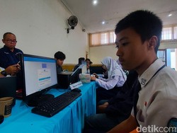 Ribetnya PPDB Online Bikin Ortu Siswa di Cimahi Geruduk SMK/SMA Tujuan