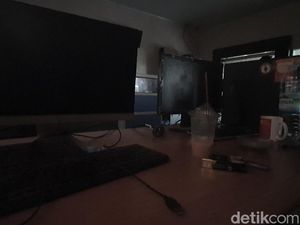Alat Elektronik Warga Palembang Rusak Akibat Listrik Tidak Stabil Alat Elektronik Warga Palembang Rusak Akibat Listrik Tidak Stabil