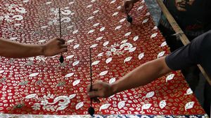 Melihat Pembuatan Batik Banyuwangi