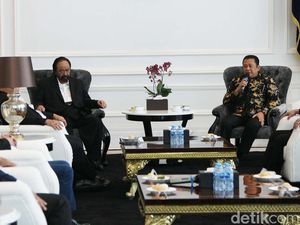 Momen Pimpinan MPR Temui Surya Paloh di DPP NasDem