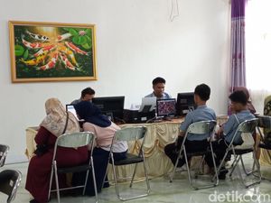 Server Sempat Down, Ortu Siswa Lega PPDB di Cirebon Normal Lagi Server Sempat Down, Ortu Siswa Lega PPDB di Cirebon Normal Lagi