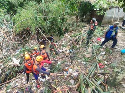 Pencarian Bocah 4 Tahun Terseret Arus Sungai Mesat Terhambat Bambu-Sampah