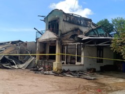 Rumah Mantan Kadus di Beltim Terbakar, Diduga Korslet Saat Isi Daya HP