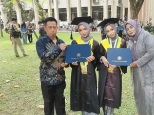 Kompak! Mahasiswa Kembar UGM Ini Lulus Bareng Plus Cum Laude Kompak! Mahasiswa Kembar UGM Ini Lulus Bareng Plus Cum Laude