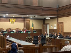 Tok! Mantan Anggota BPK Achsanul Qosasi Divonis 2,5 Tahun Penjara