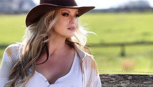 7 Foto Stormy Daniels, Model Playboy yang Minta Melania Ceraikan Donald Trump