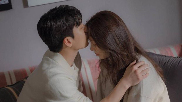 The Midnight Romance in Hagwon