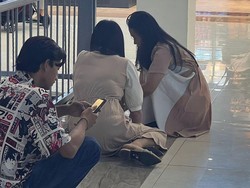 Warga Bengkulu Serbu Mal untuk Charger HP Imbas Pemadaman Listrik