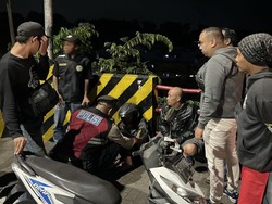 Polisi dan Warga Gagalkan Aksi Wanita Hendak Bunuh Diri di Jembatan Malang