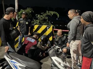 Polisi dan Warga Gagalkan Aksi Wanita Hendak Bunuh Diri di Jembatan Malang Polisi dan Warga Gagalkan Aksi Wanita Hendak Bunuh Diri di Jembatan Malang