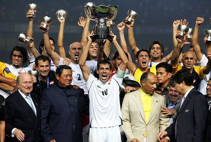 JAKARTA, INDONESIA - JULY 29: Younis Mahmoud of Iraq celebrates winning the AFC Asian Cup 2007 final against Saudi Arabia with his team mates,  at Gelora Bung Karno Stadium july 29, 2007 in Jakarta, Indonesia.  (Photo by Koji Watanabe/Getty Images)