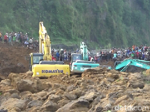 Pencarian 3 Penambang  Tertimbun Longsor di Lumajang