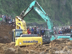 Alat Berat Dikerahkan Cari 3 Korban Longsor di Lumajang