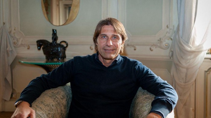 Antonio Conte TURIN, ITALY - FEBRUARY 7: (EDITORIAL USE ONLY) Italian professional football manager and former player Antonio Conte poses for portraits in his home on February 7, 2024 in Turin, Italy. (Photo by Alessandro Rota /Getty Images)