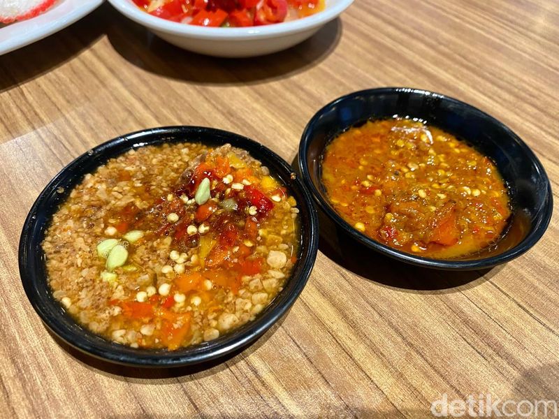 Ayam Tjap Banteng : Gurih Harum! Ayam Goreng Berempah Legendaris 66 Tahun