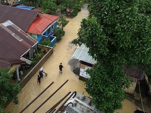 Banjir Sepinggang Rendam Permukiman Warga di Ambon, Akses Lalin Lumpuh