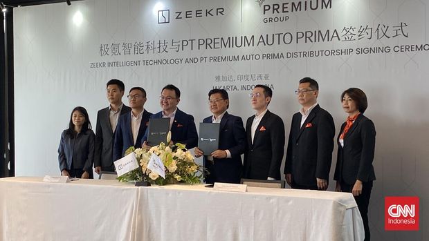 Brand mobil listrik asal China kembali hadir di Tanah Air. Kini, brand di bawah naungan Gely, Zeekr menacapkan komitmen penjualanya di Indonesia dengan mengenalkan dua mobil mewah.
