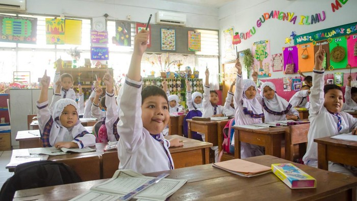 Ilustrasi acara berguru di sekolah