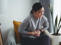 Sakit Perut Sebelah Kiri? Ini 10 Kemungkinan Penyebabnya