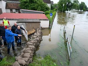 Kanselir Jerman Kunjungi Zona Banjir, Serukan Berjuang Lawan Perubahan Iklim Kanselir Jerman Kunjungi Zona Banjir, Serukan Berjuang Lawan Perubahan Iklim