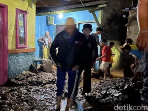 Pipa PDAM Pecah dan Hancurkan Rumah Warga di Bandung