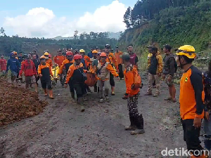 Satu Lagi Korban Longsor Lumajang Ditemukan Tewas di Kedalaman 8 Meter Satu Lagi Korban Longsor Lumajang Ditemukan Tewas di Kedalaman 8 Meter