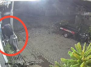 Geger Maling Bertopeng ala Ninja Teror Perumahan Sidoarjo Geger Maling Bertopeng ala Ninja Teror Perumahan Sidoarjo