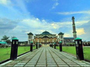 Masjid Raya Tuatunu yang Terkenal Futuristik: Sejarah, Lokasi, dan Keunikan