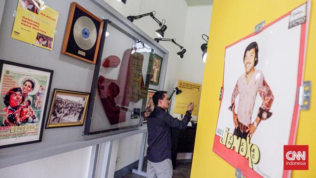 Memorabilia Benyamin Sueb 'Biang Kerok' Pameran arsip Benyamin Sueb 'Biang Kerok' di area Museum Kebangkitan Nasional, Jakarta, Rabu (5/6/2024). (CNN Indonesia/Ramadhan Nur Fadillah)