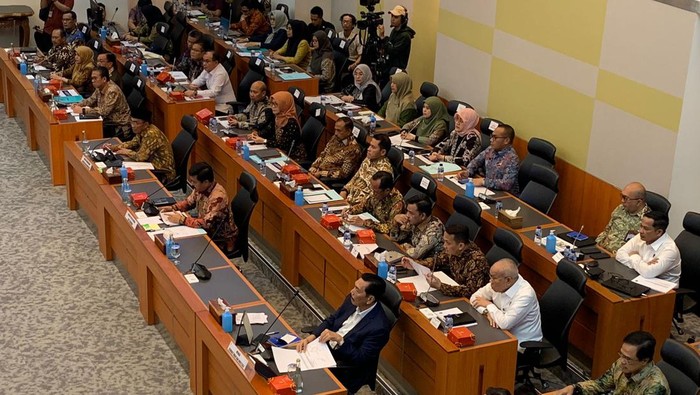 Menteri koordinator (Menko) Kabinet Indonesia Maju di bawah Presiden Joko Widodo (Jokowi) hari ini mengunjungi Badan Anggaran (Banggar) dewan perwakilan rakyat RI. Menteri koordinator (Menko) Kabinet Indonesia Maju di bawah Presiden Joko Widodo (Jokowi) hari ini mengunjungi Badan Anggaran (Banggar) dewan perwakilan rakyat RI.