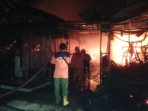 Pasar Loak di Kudus Kebakaran, 250 Kios Ludes