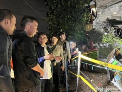 Tinjau Pipa PDAM Bocor, Bey: Kerusakan Warga Ditanggung Pemkot Bandung