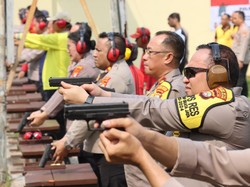 Tingkatkan Kemampuan Personel, Polres Jaksel Gelar Latihan Menembak