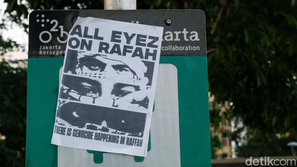 Poster Solidaritas Palestina Hiasi Fasilitas Publik di Jakarta