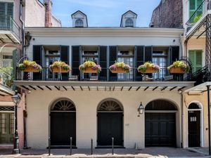 6 Potret Rumah Bekas Angelina Jolie dan Brad Pitt yang Laku Rp 45 M