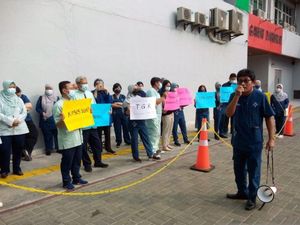 Nakes RSKD Duren Sawit Demo Buntut Dana Remunerasi Diduga Dimanipulasi